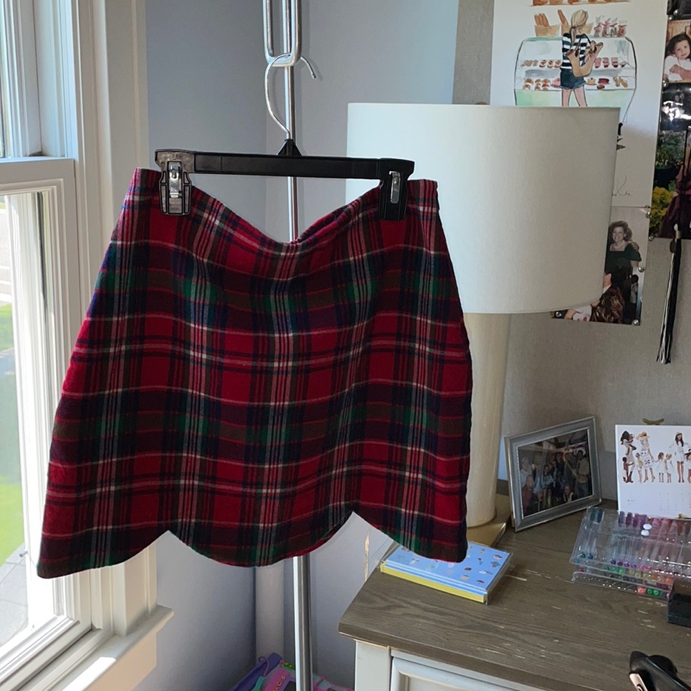 Size 2 Vineyard Vines Scalloped Skirt